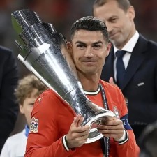 爱游戏官方入口-包含足球传奇再续前缘，球员们豪情万丈，誓要誉满全球的词条